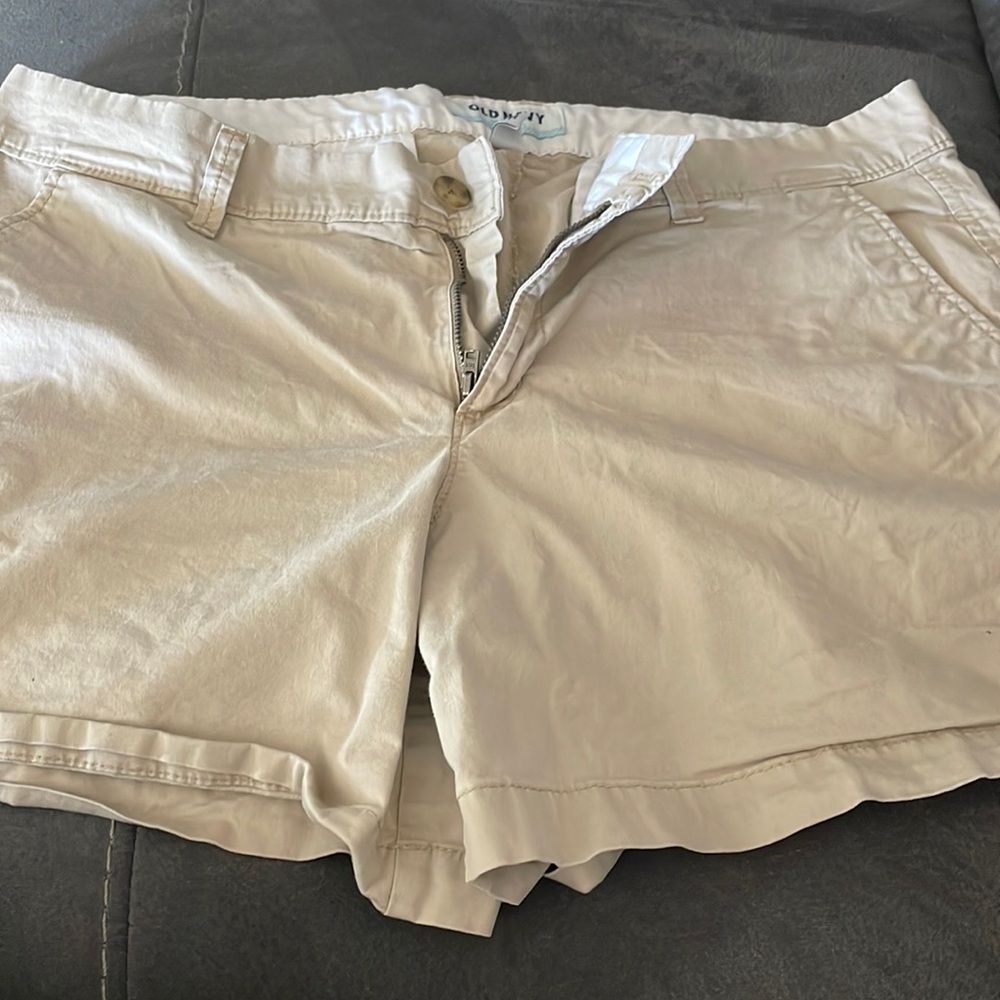 Old navy women’s khaki shorts
